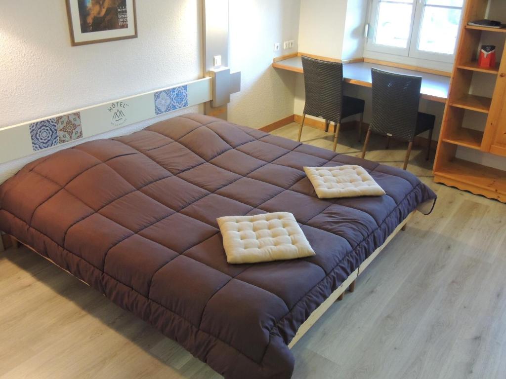 Postel nebo postele na pokoji v ubytování Hôtel de La Vallée
