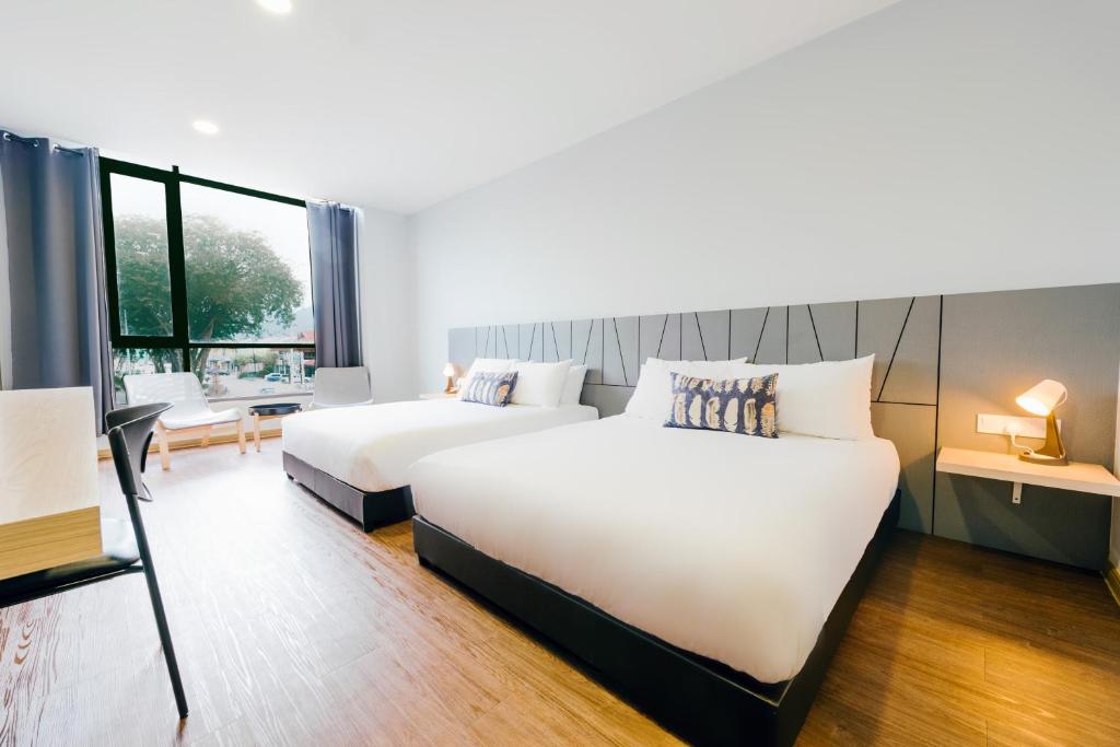 Hotel J