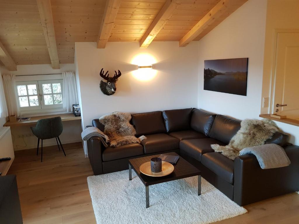 Posezení v ubytování Bodenschneid Suiten Neureuthblick
