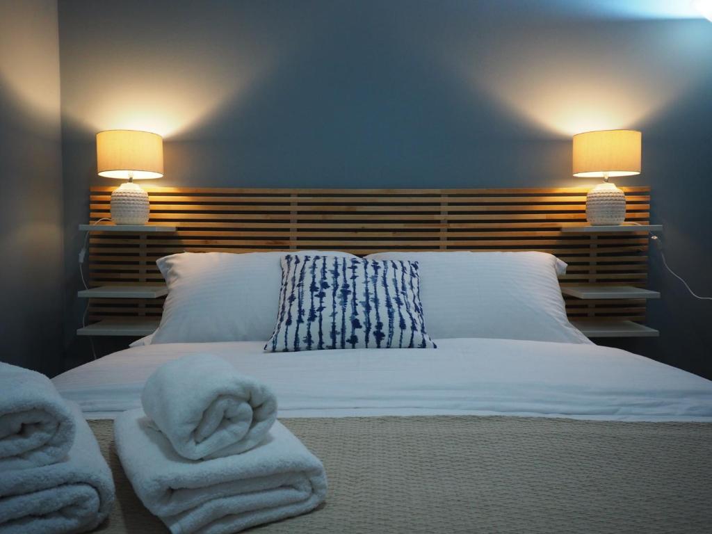 A bed or beds in a room at Sophia's Penthouse Apartment With Jacuzzi and Acropolis View From Big Terrace
