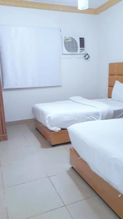 Al Quba Al Thahbia Hotel Suites 2 - Dreizimmer Mit Eigenem Bad