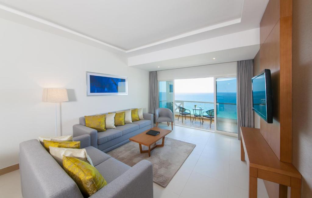 TV/Unterhaltungsangebot in der Unterkunft Ramada by Wyndham Beach Hotel Ajman