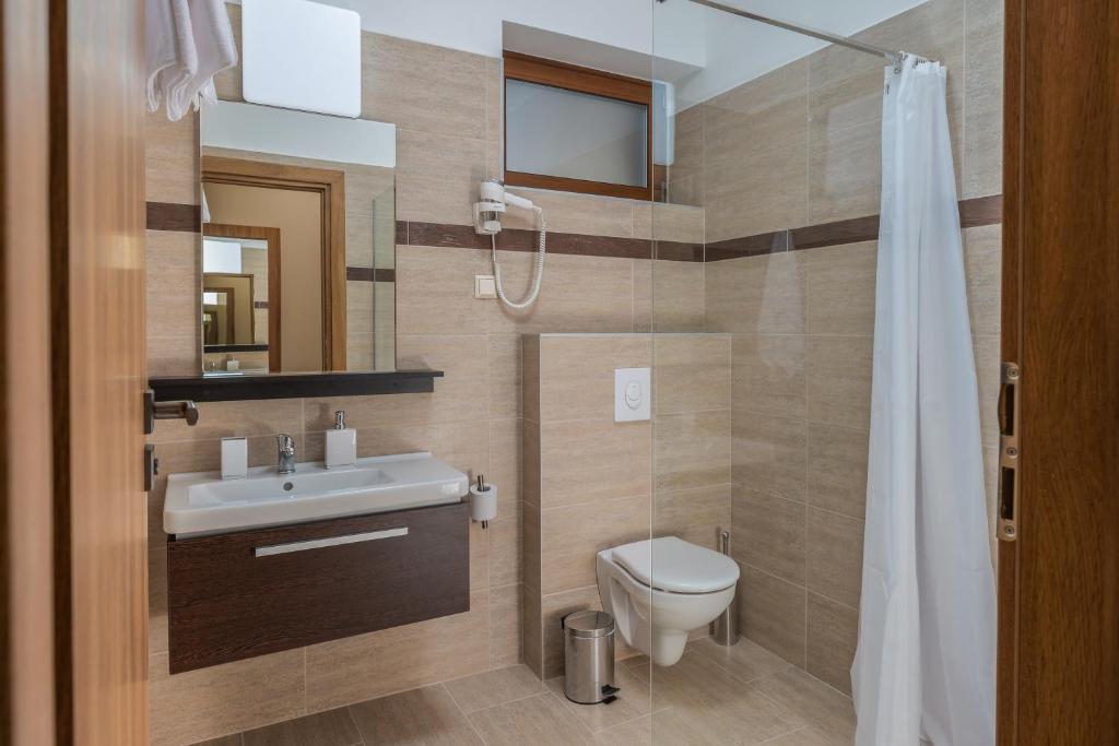 Koupelna v ubytování Hídfő Apartman-Nyugalom Szigetei
