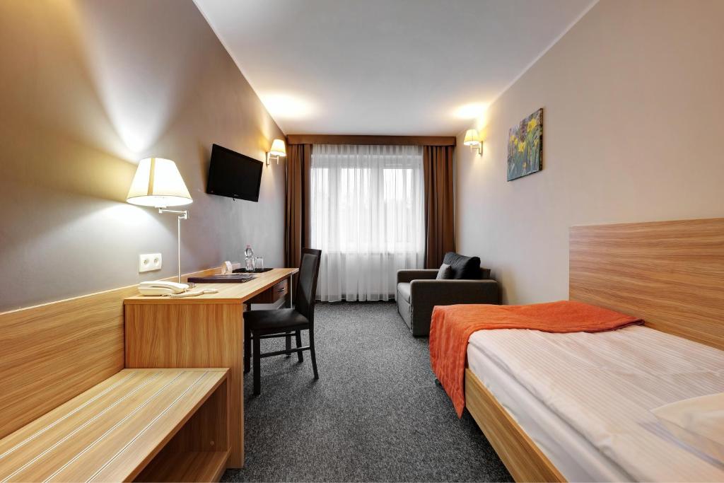Postel nebo postele na pokoji v ubytování Hotel Leśny