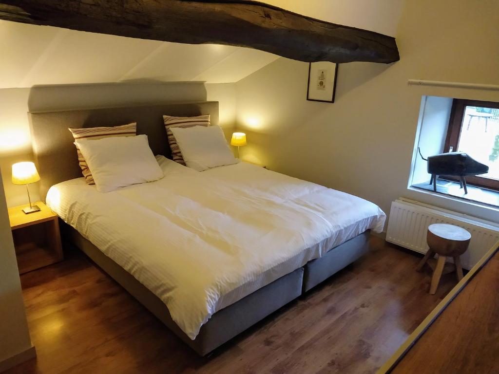 Postel nebo postele na pokoji v ubytování B&B La Belle Histoire Laforêt