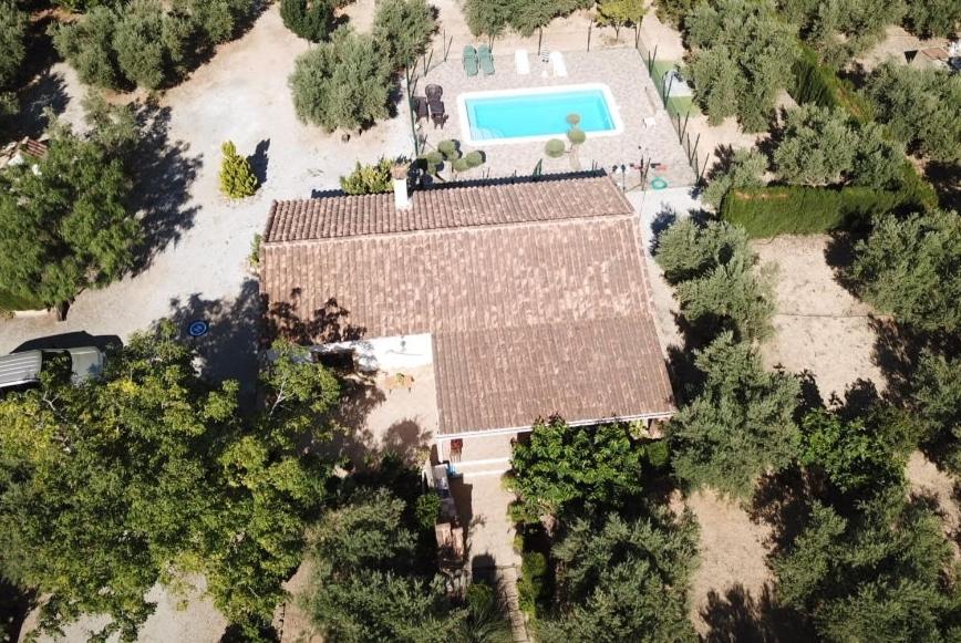 vista sul tetto di una casa con piscina di Casa Rural El Parral, Sierra Cazorla a Pozo Alcón