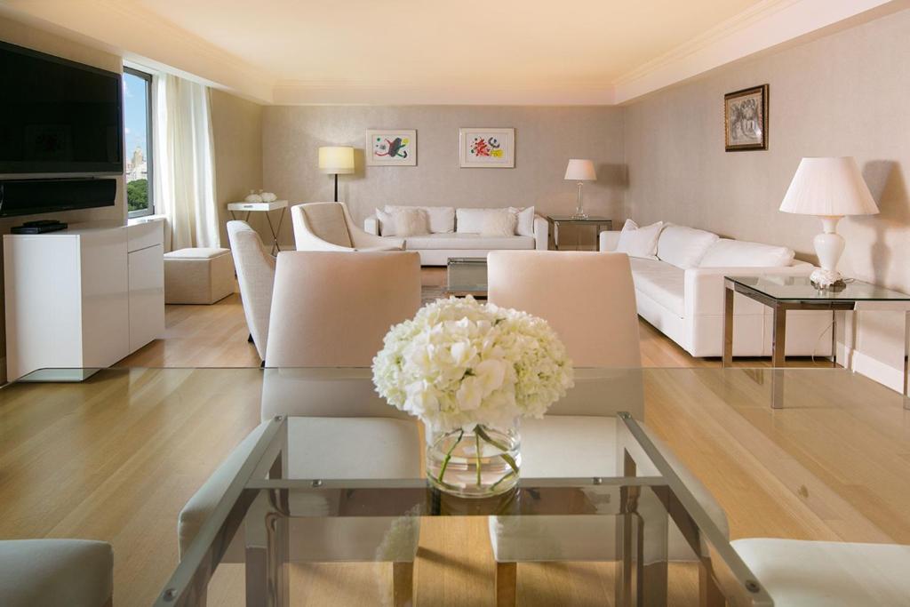 A seating area at Central Park South Three Bedroom Apartment Overlooking CP by Lauren Berger Collection