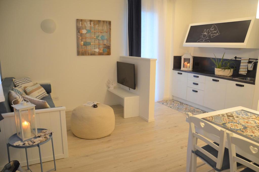 Televízia a/alebo spoločenská miestnosť v ubytovaní Lugana 9