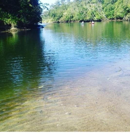  Suites próximo ao rio Jaguareguava em Bertioga