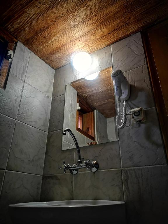 Koupelna v ubytování Guest House Zlatniyat Telets