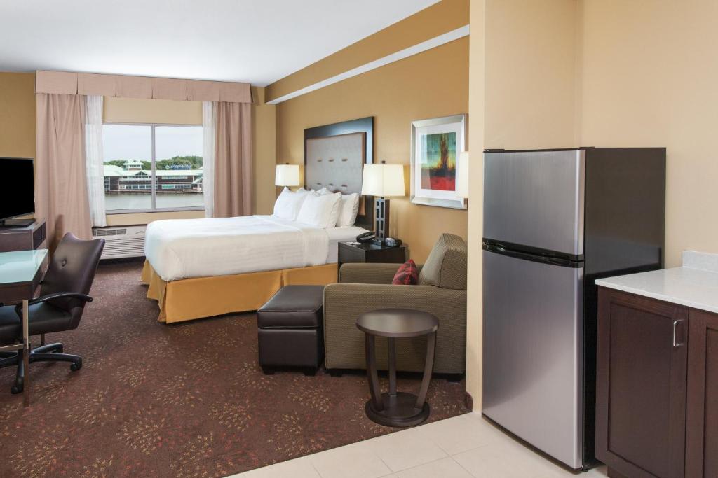 Holiday Inn Express & Suites Sandusky by IHG - Suite Lit King-Size