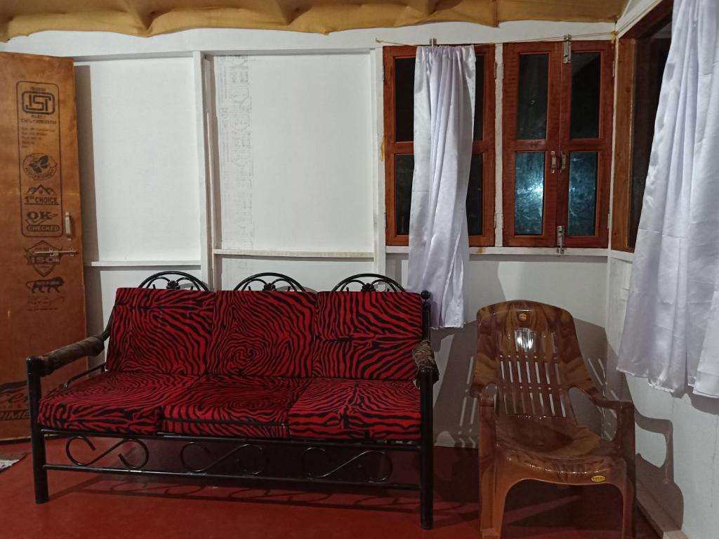 Istumisnurk majutusasutuses SHIV SAI HUTS