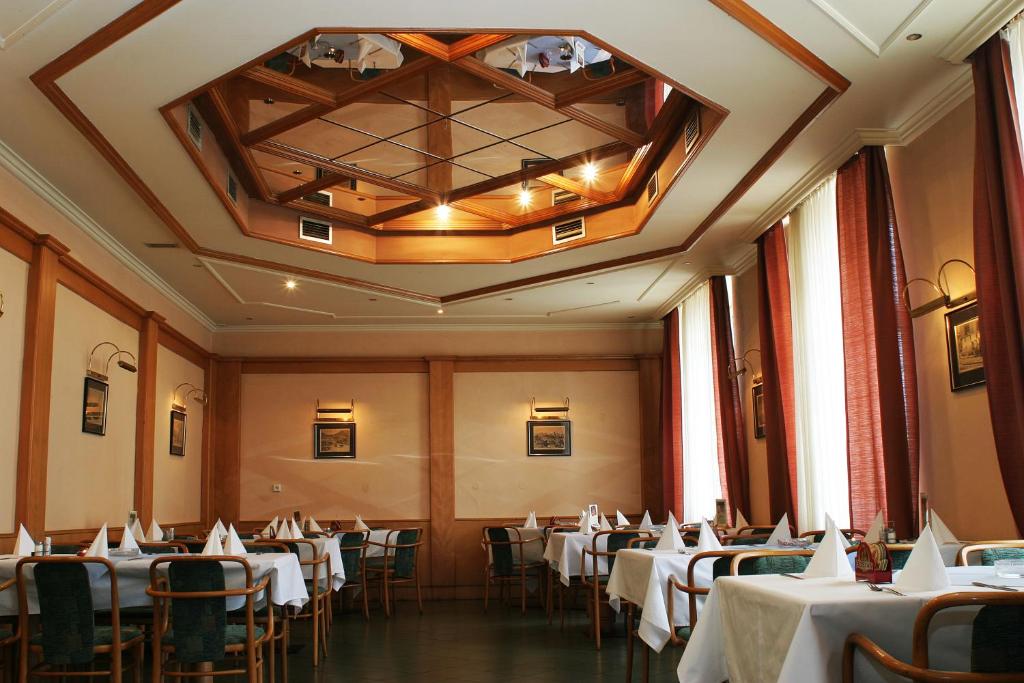 Restaurace v ubytování CORNER HOTEL U DIVADLA*** - ZNOJMO