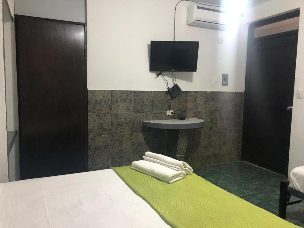 Postel nebo postele na pokoji v ubytování Emotion Avenida Tulum Hotel & Hostal
