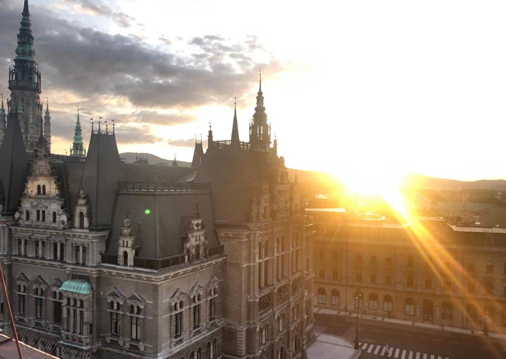 Východ nebo západ slunce při pohledu z apartmánu nebo okolí