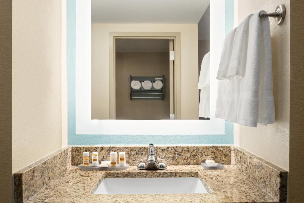 La Quinta Inn & Suites by Wyndham Richmond-Midlothian - 2 Double Beds, Non-Smoking