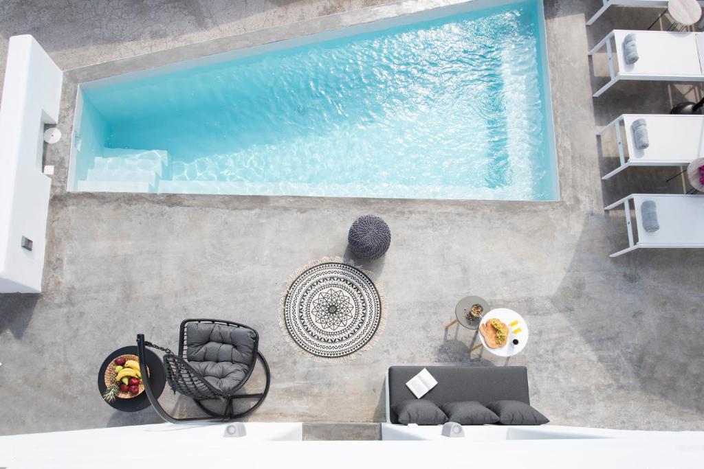 an overhead view of a swimming pool in a house at White Orchid Suites in Vóthon