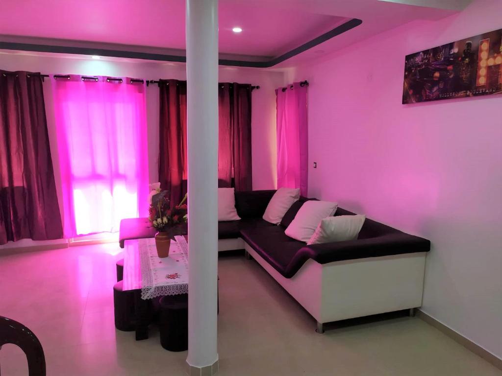 Casa Cabral : Big Apartment next to the beach - バルコニー付きのアパート