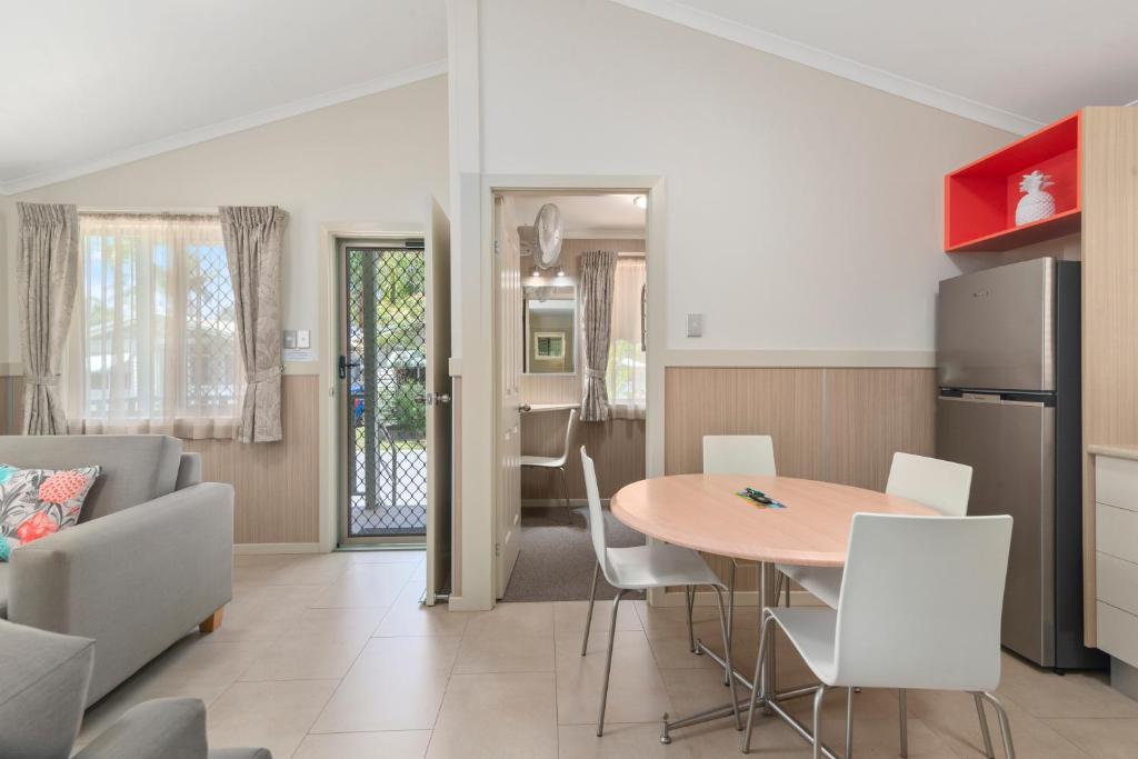Ashmore Palms Holiday Village photo
