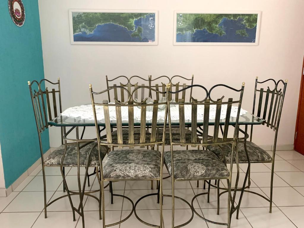  Apto 2 QTs c Garagem e Piscina no Centro