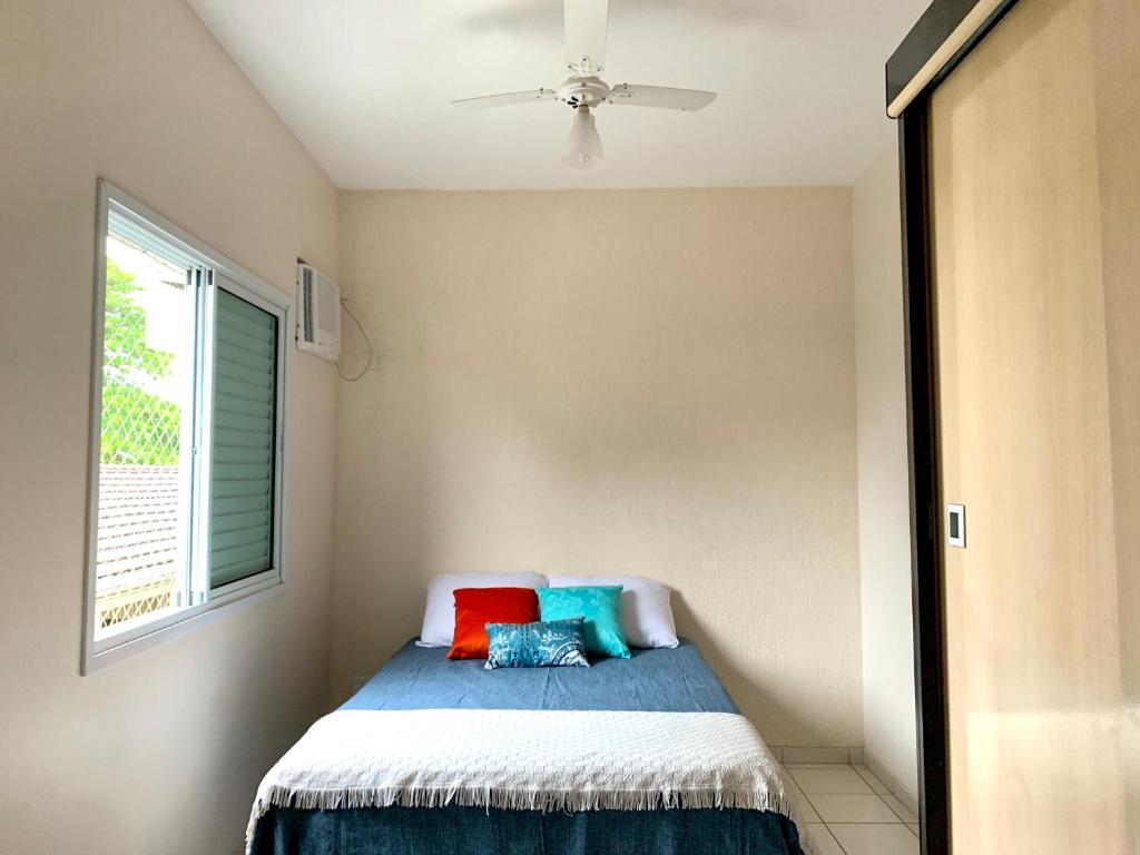  Apto 2 QTs c Garagem e Piscina no Centro