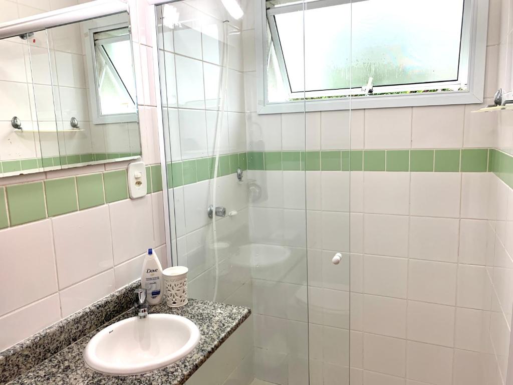  Apto 2 QTs c Garagem e Piscina no Centro