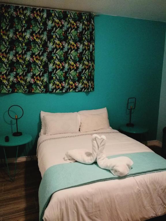 Postel nebo postele na pokoji v ubytování NATIVUS Art-Hostel