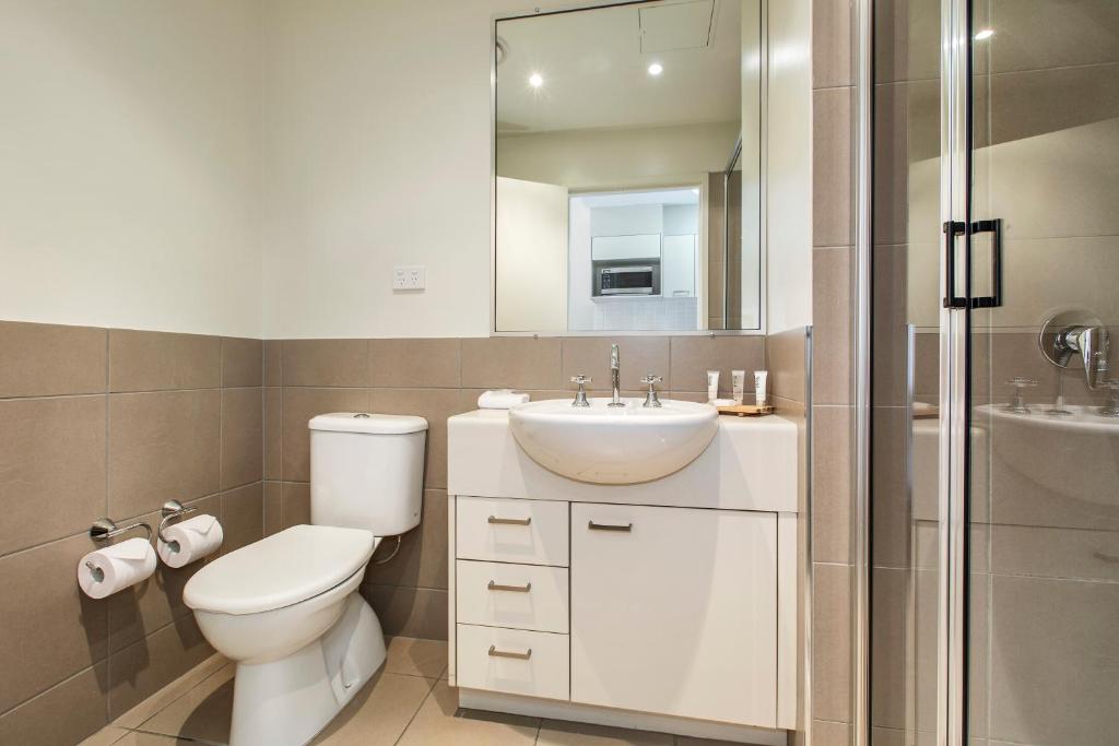 Koupelna v ubytování Gladstone Downtown Central Apartment Hotel Official