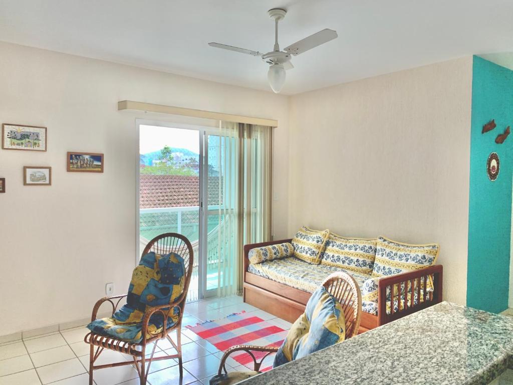  Apto 2 QTs c Garagem e Piscina no Centro