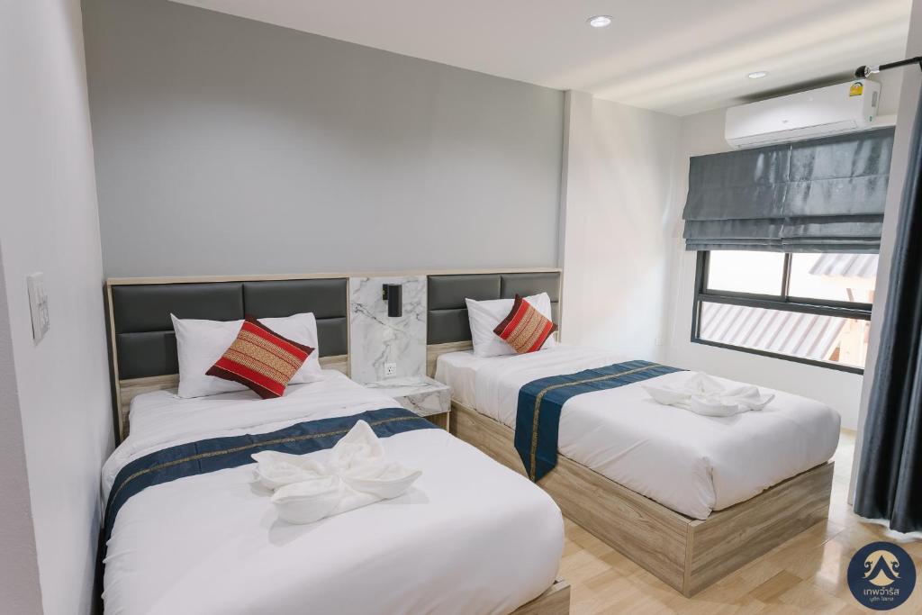 Postel nebo postele na pokoji v ubytování Thepchamrat Boutique Hotel