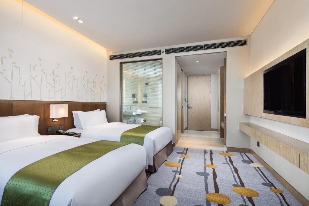 Postel nebo postele na pokoji v ubytování Holiday Inn Shaoguan Downtown by IHG