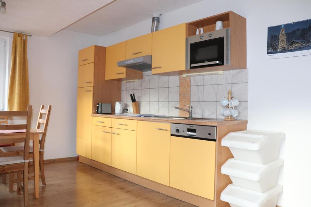 Kuchyňa alebo kuchynka v ubytovaní Haus Aperies