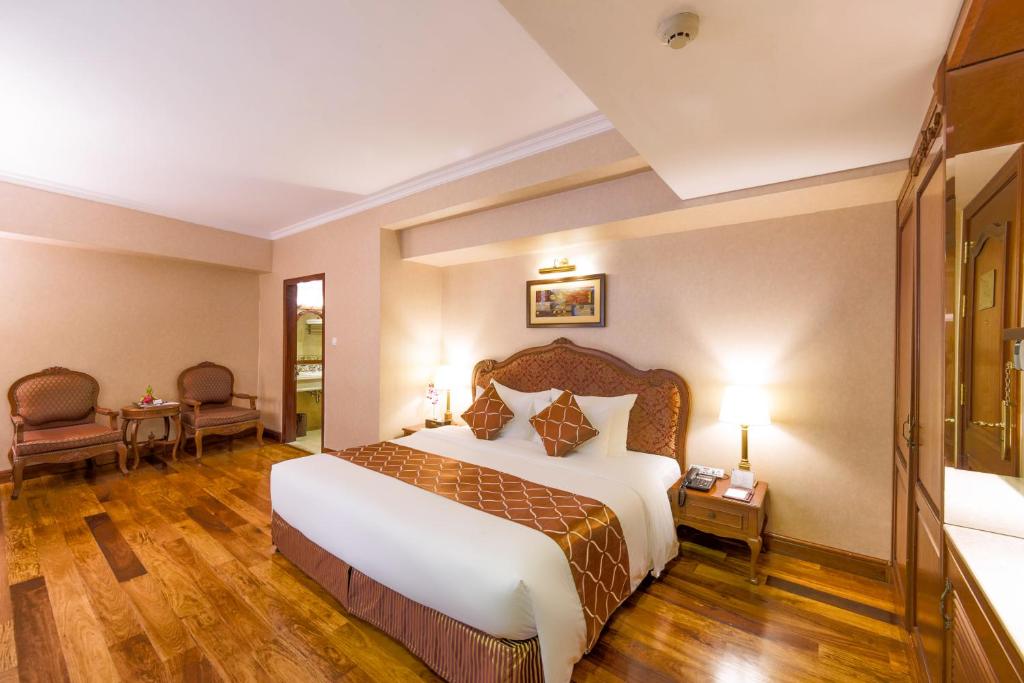 Phòng Deluxe Có Giường Cỡ King Nhìn Ra Thành Phố Hoặc Sân Trong