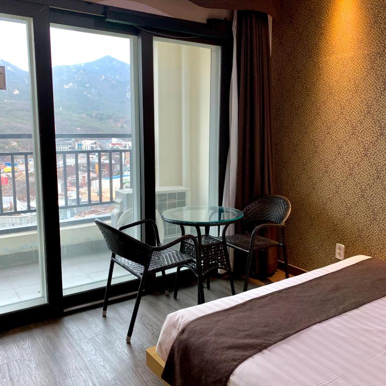 Postel nebo postele na pokoji v ubytování CS Premier Hotel