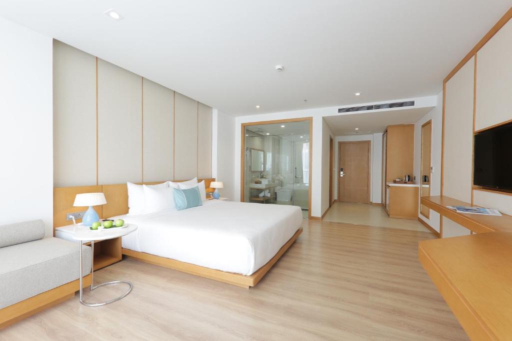 Premier Double Suite with Ocean View and Balcony