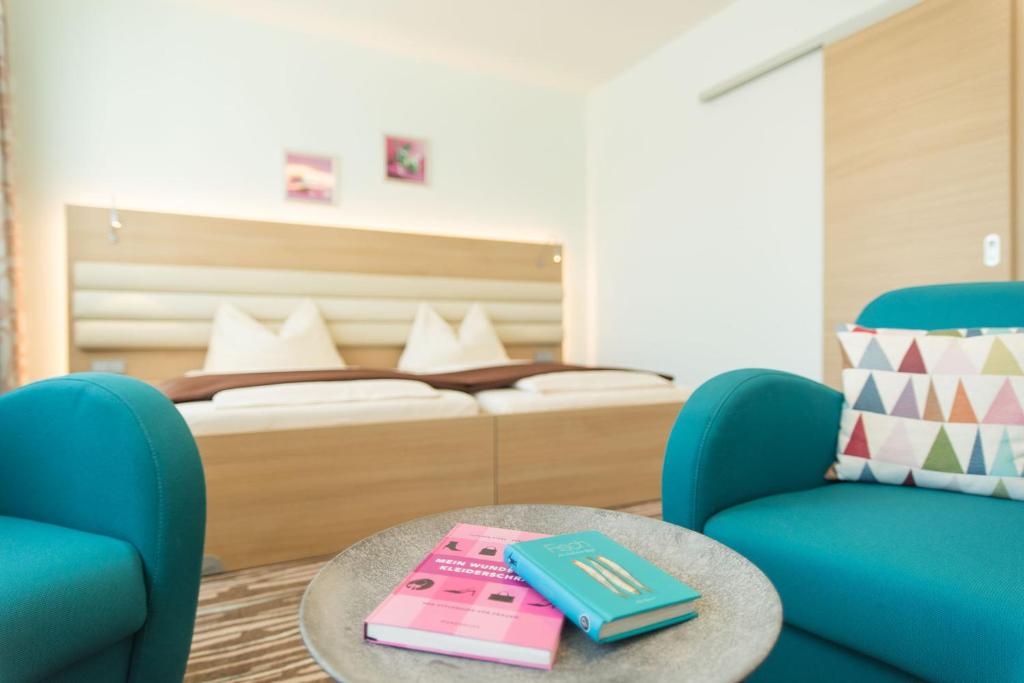 Postel nebo postele na pokoji v ubytování Hotel Peterhof - urban lifestyle Kempten