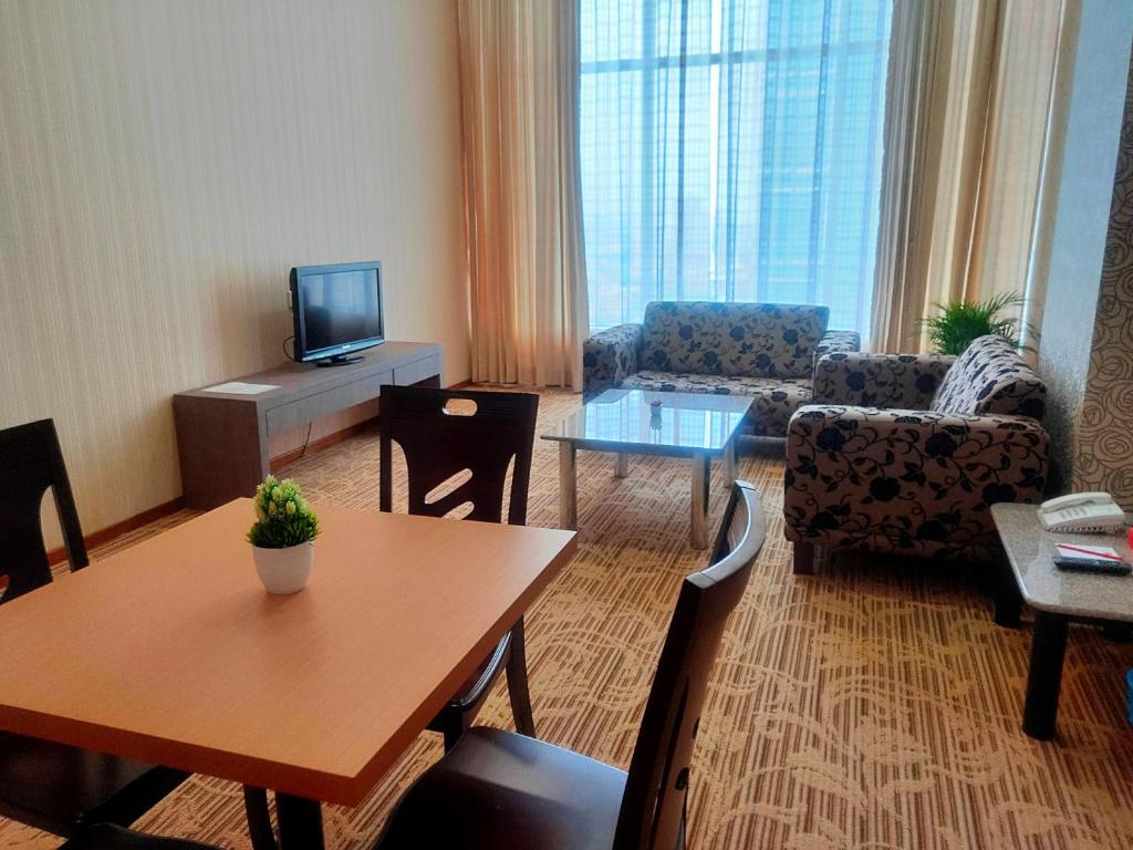 TV a/nebo společenská místnost v ubytování New York Hotel