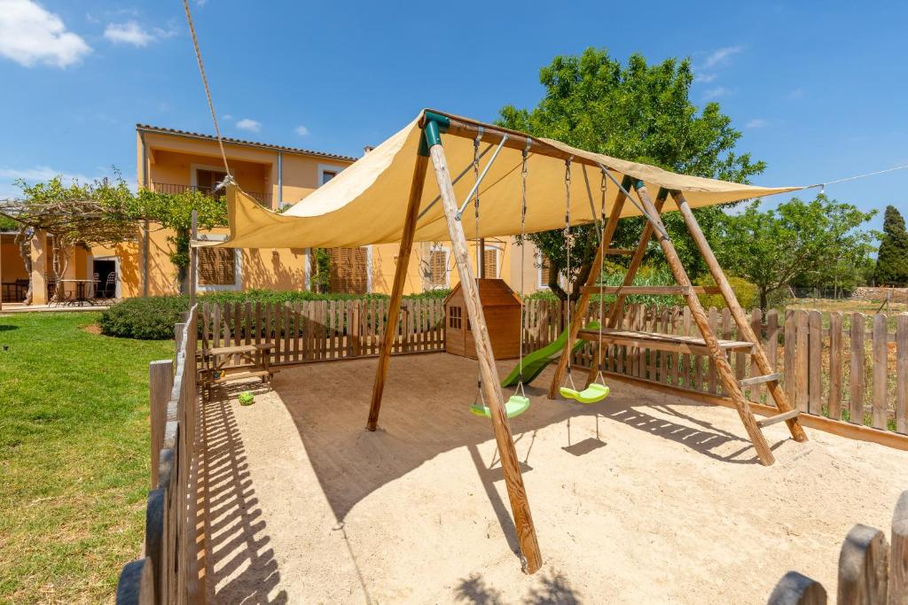 Herní místnost nebo prostor pro děti v ubytování Finca Parra