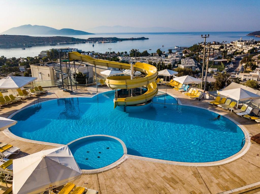 Výhled na bazén z ubytování Afytos Bodrum nebo okolí