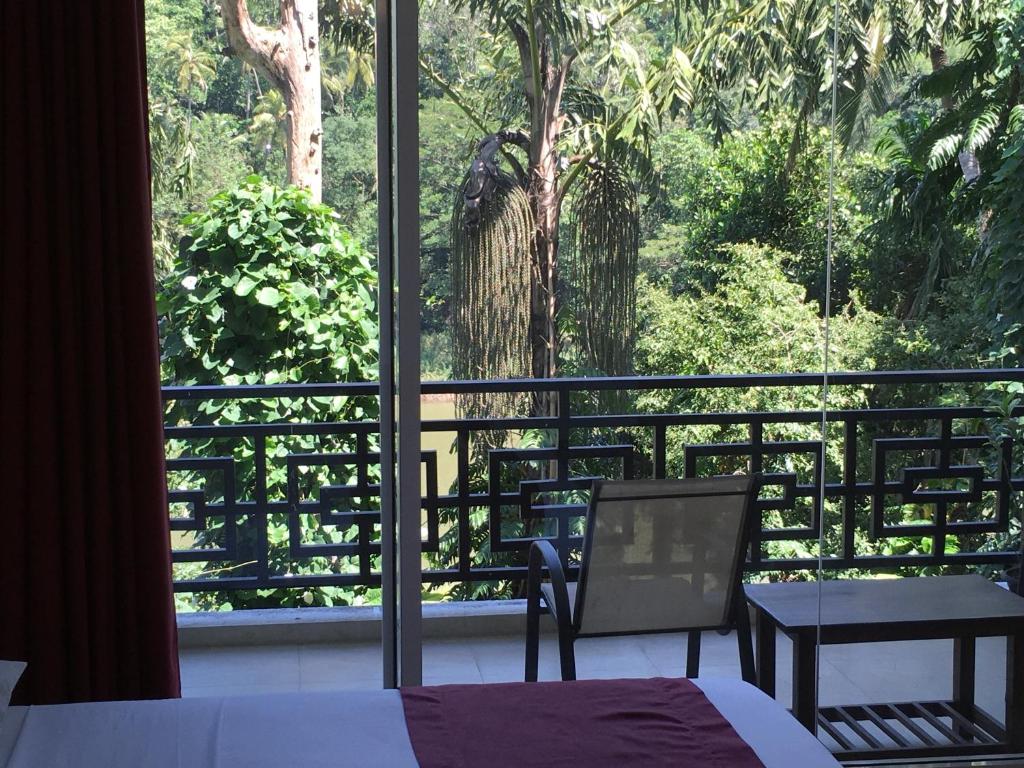 Balkón nebo terasa v ubytování Kandy Rivers Edge Nature Resort