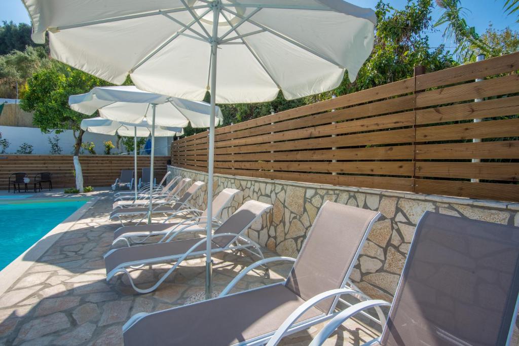 The swimming pool at or close to Dallas Valtos Studios