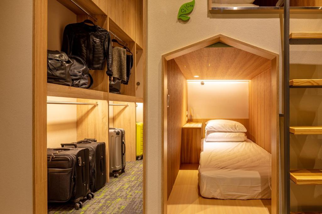 Postel nebo postele na pokoji v ubytování CHO Stay Capsule Hotel-Taoyuan Airport T2