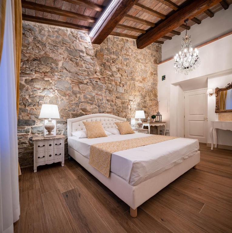 Postel nebo postele na pokoji v ubytování Agri Resort & SPA Le Colline del Paradiso