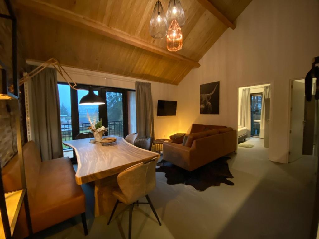 A seating area at Apartmentshaus Dual - 2