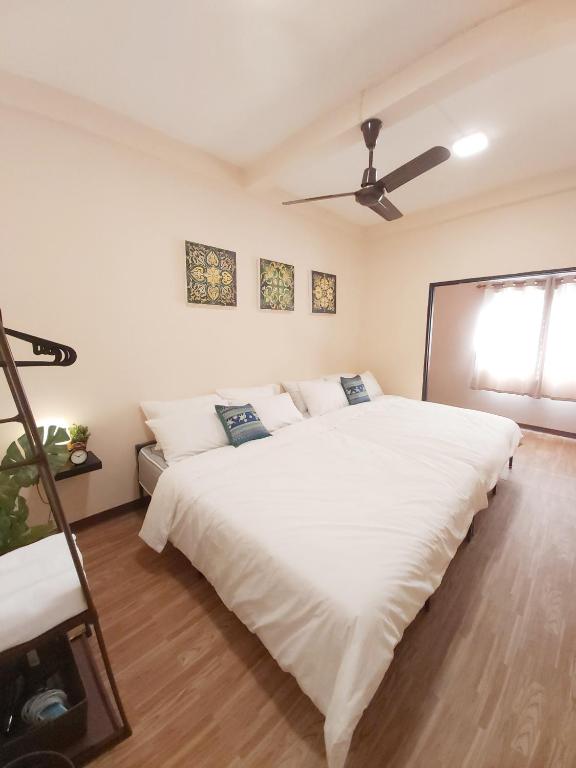 Real Bangkok Guesthouse - Townhouse De Três Quartos