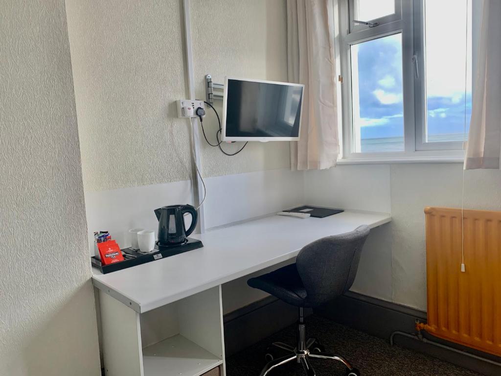 TV a/nebo společenská místnost v ubytování Waterfront Inn