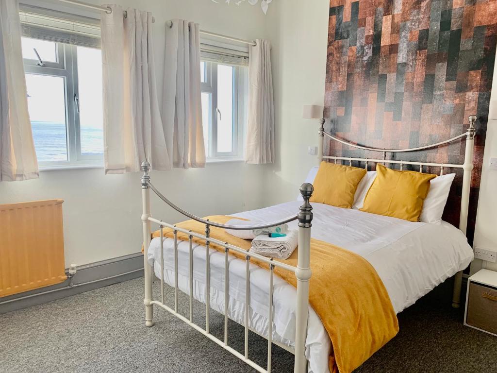Postel nebo postele na pokoji v ubytování Waterfront Inn