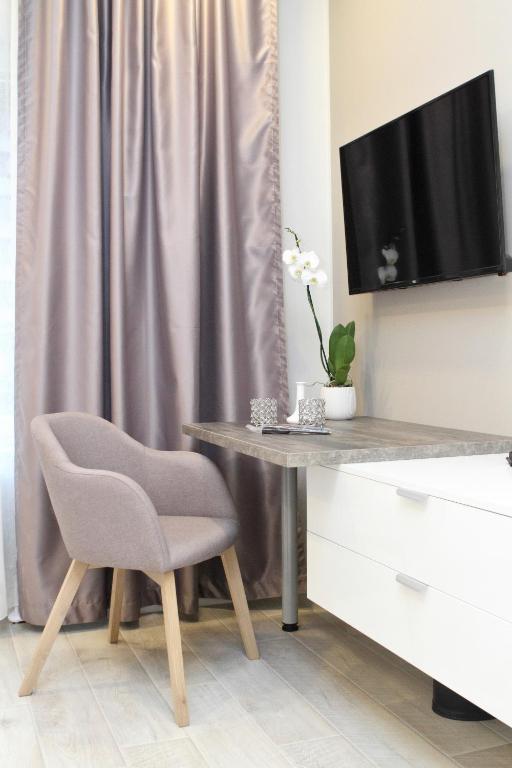TV a/nebo společenská místnost v ubytování PLATINUM ROOMS butique hotel
