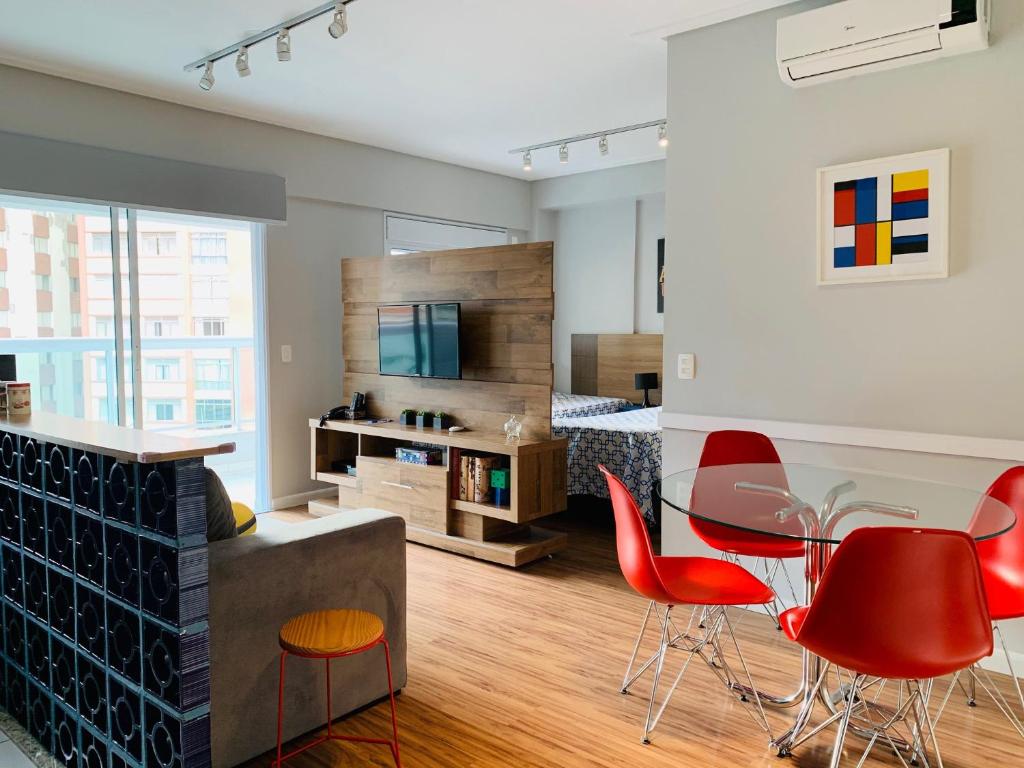  Apartamento a 200 metros da Paulista com AC