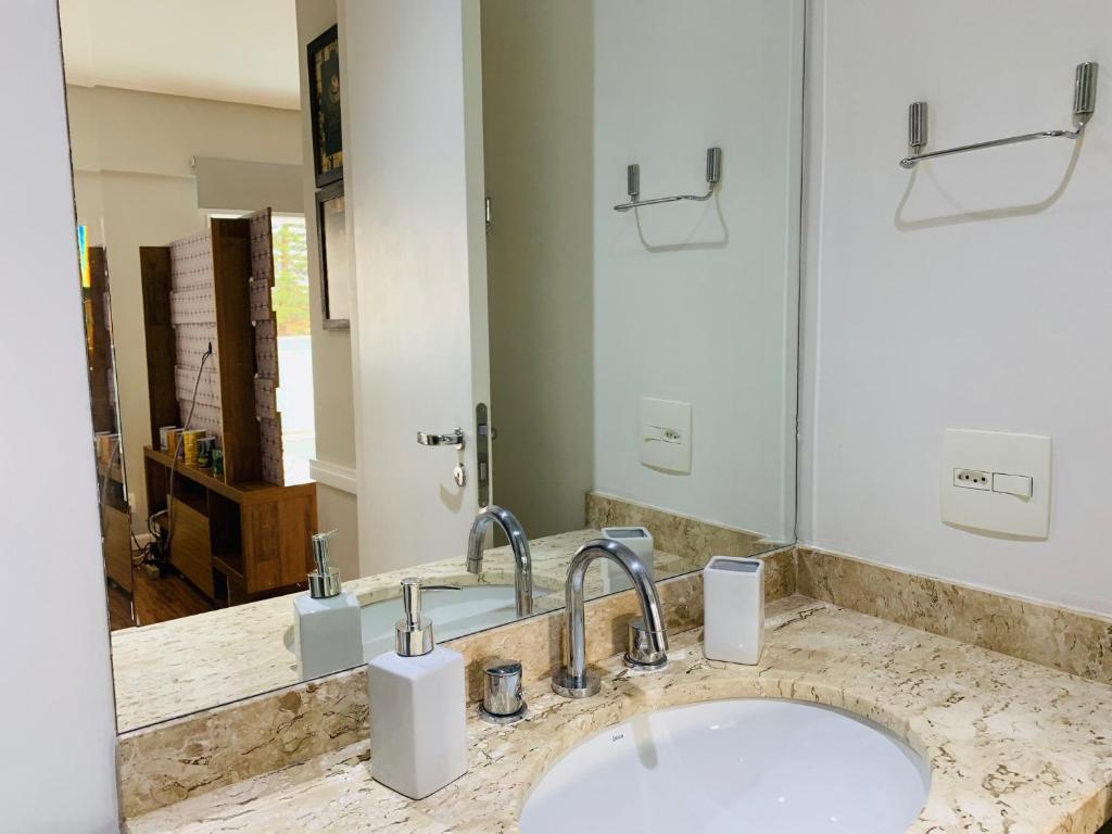  Apartamento a 200 metros da Paulista com AC